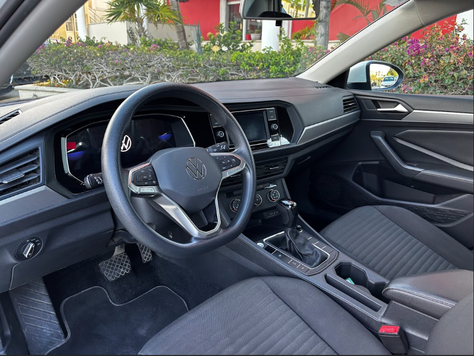 Volkswagen JETTA Lateral izquierdo 17